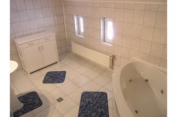 România Privát Buşteni, Exteriorul